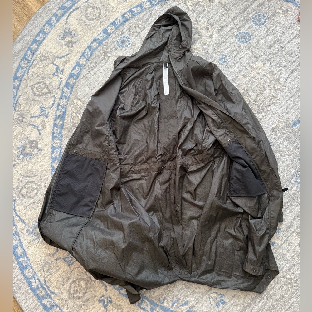 Lululemon Lab Assemblage Shell Raincoat - Picture 9 of 16